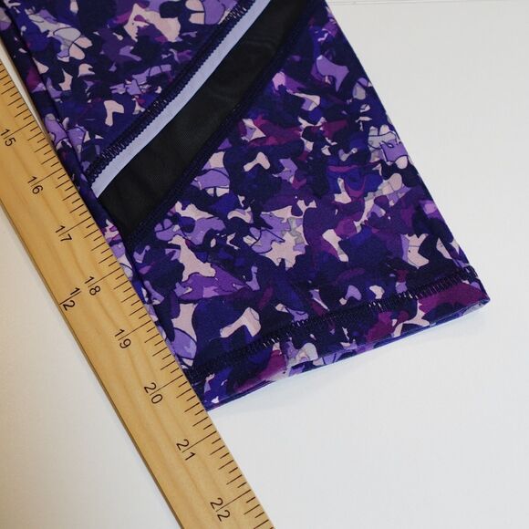 Fabletics Debbie Reflective Capri Leggings Medium Purple Camo Gym Yoga Pilates - Picture 9 of 16